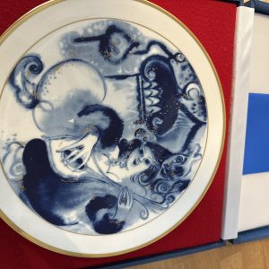 Meissen Sammelteller „In den Gärten der Glückseligkeit“ – Uwe Bremer, 1982