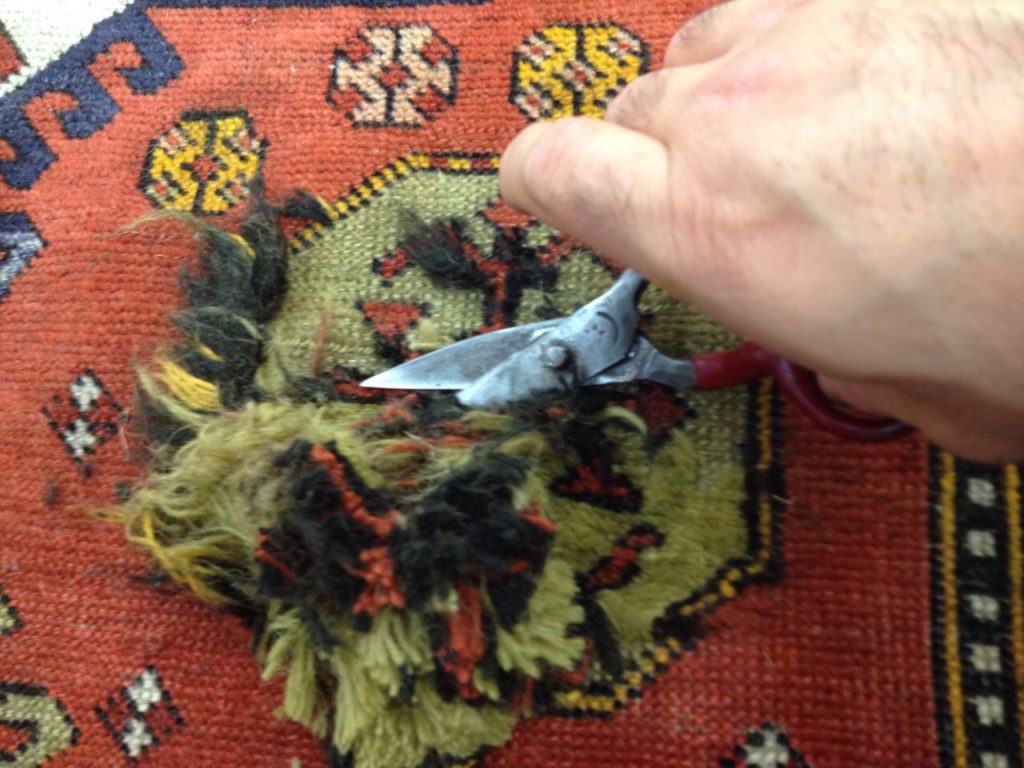 Professionelle Teppichrestauration eines handgeknüpften Orientteppichs